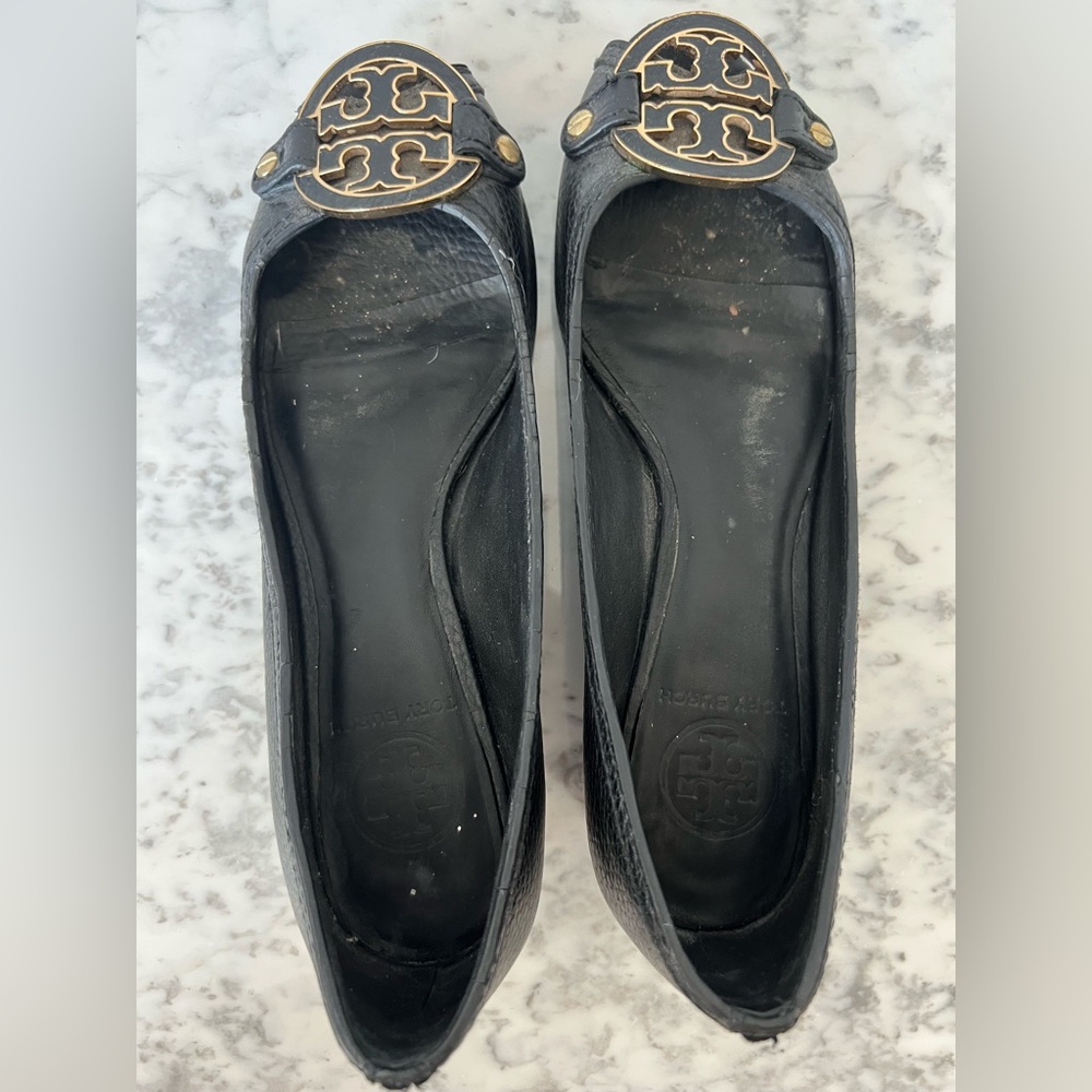 Tory Burch Black Leather Logo Peep-Toe Flats with Gold Hardware - Picture 6 of 8
